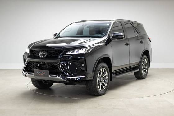 TOYOTA HILUX SW4 2.8 D-4D TURBO DIESEL DIAMOND 7L 4X4 AUTOMÁTICO TOYOTA HILUX SW4 2.8 D-4D TURBO DIESEL DIAMOND 7L 4X4 AUTOMÁTICO